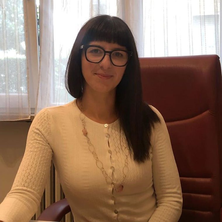 LAURA LAMPONI